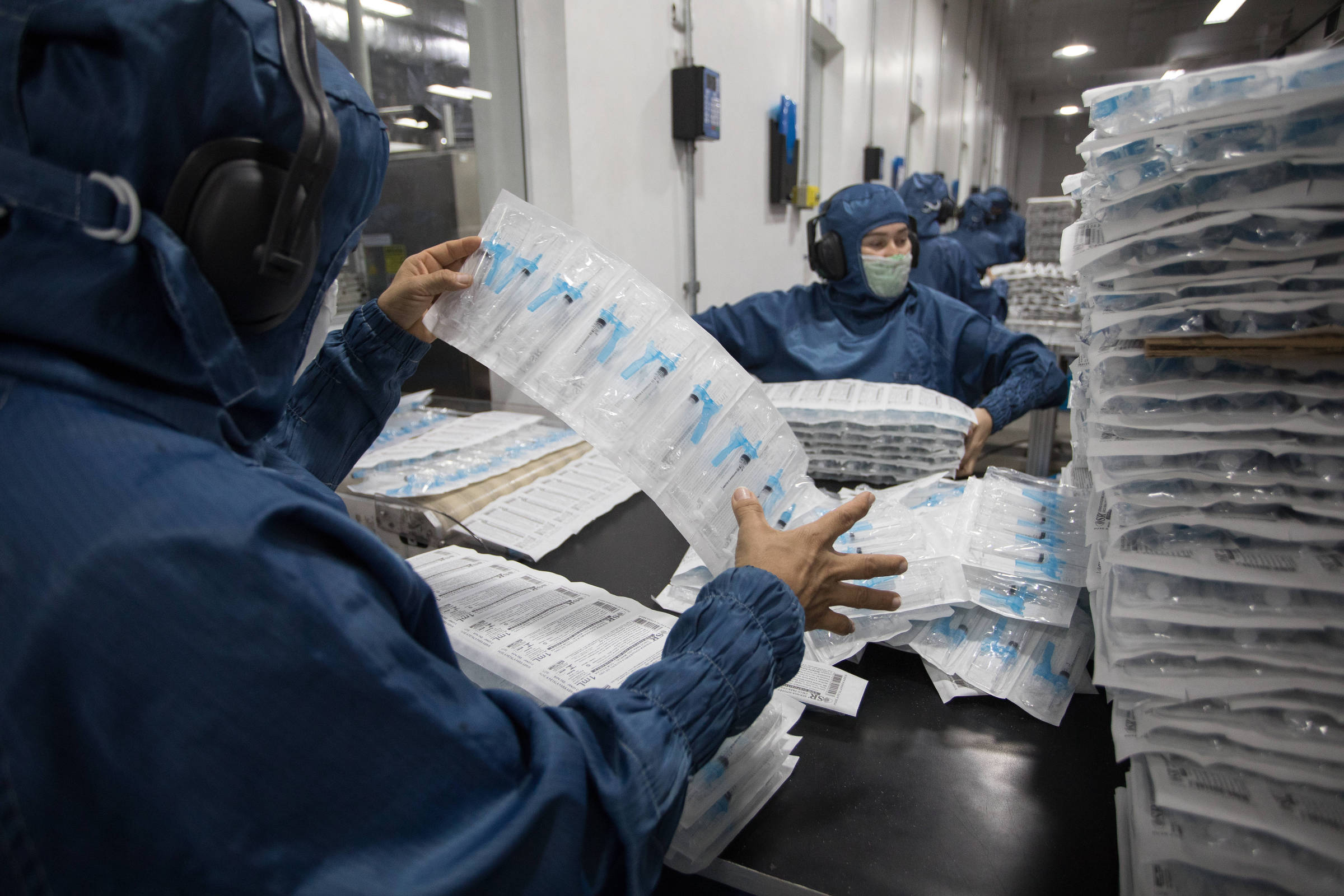 Governo restringe produção de seringas contra a Covid, diz indústria